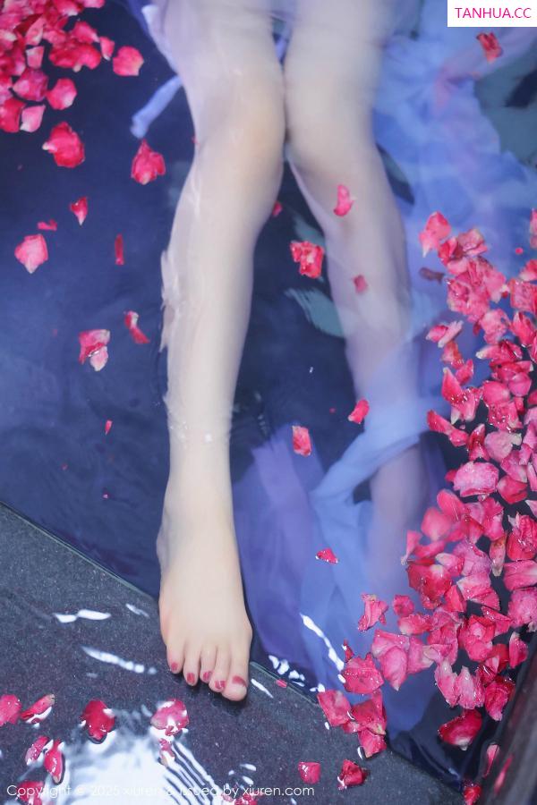   [XiuRen]高清写真图 2025.01.17 No.9778 桃妖夭 浴池美腿第63张图片
